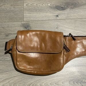 Fossil Vintage Leather Shoulder Sling Crossbody bag Brown  / Tan